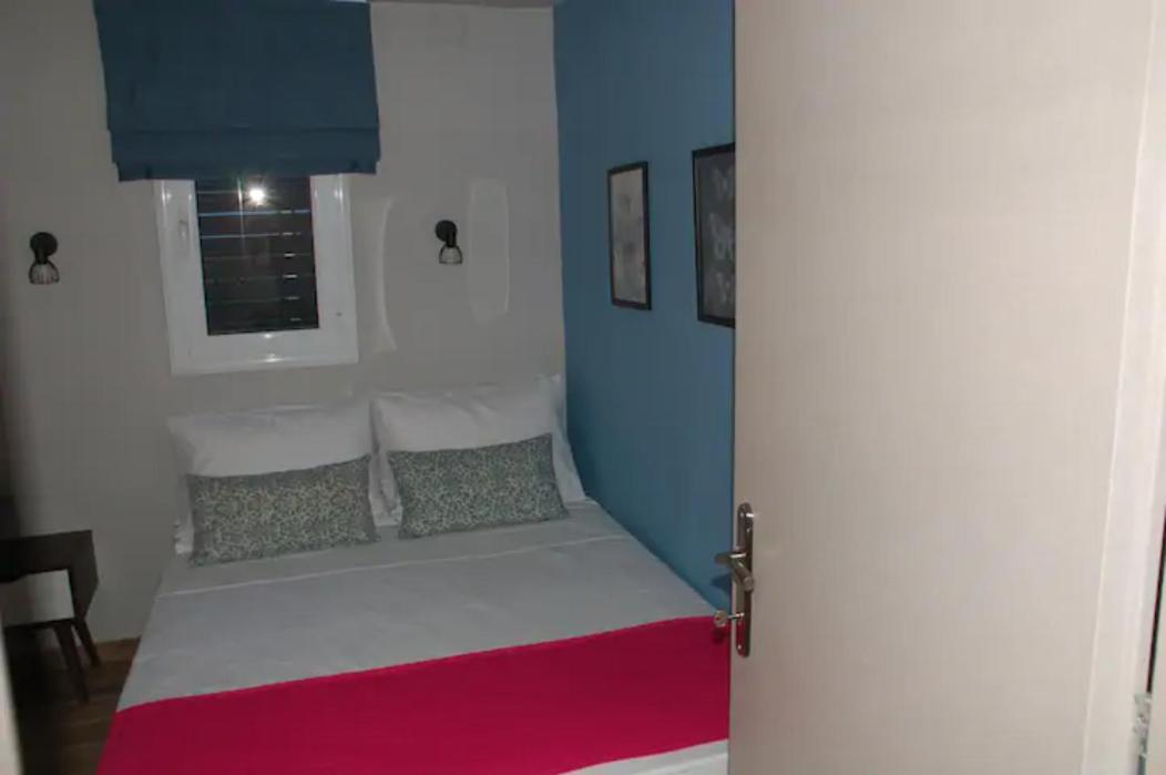 Domenica Apts I Laganas Bilik gambar
