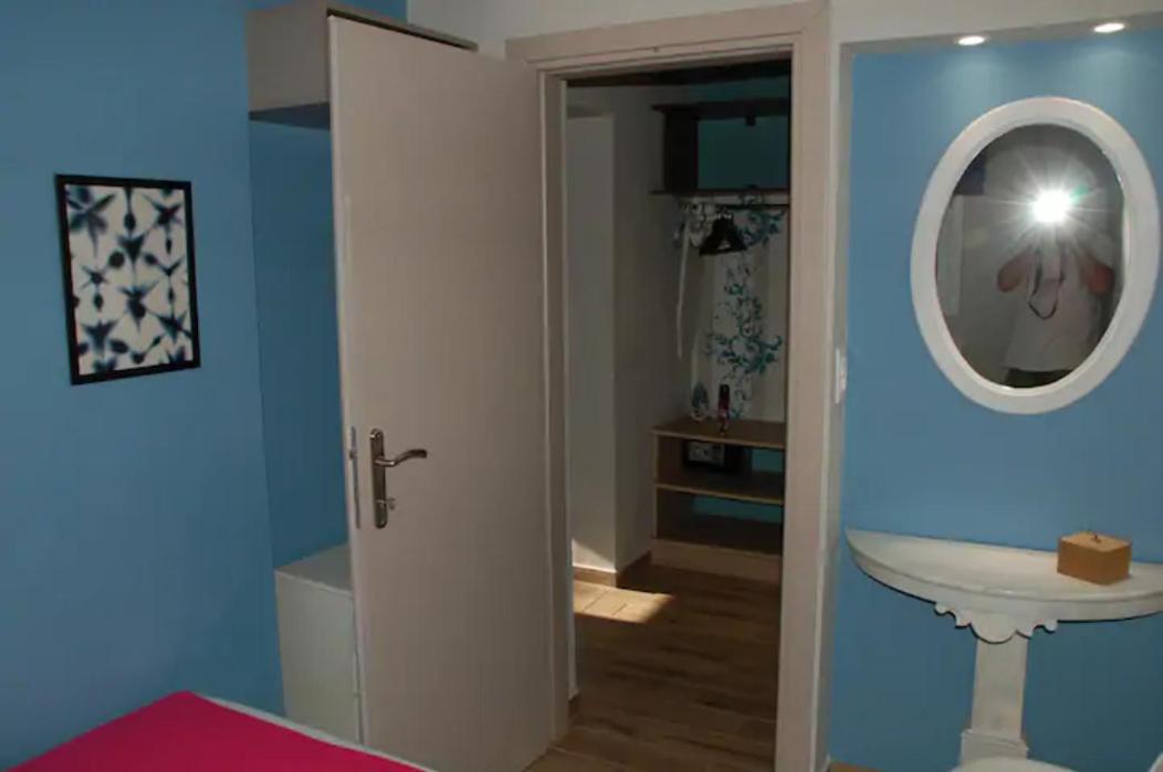 Domenica Apts I Laganas Bilik gambar