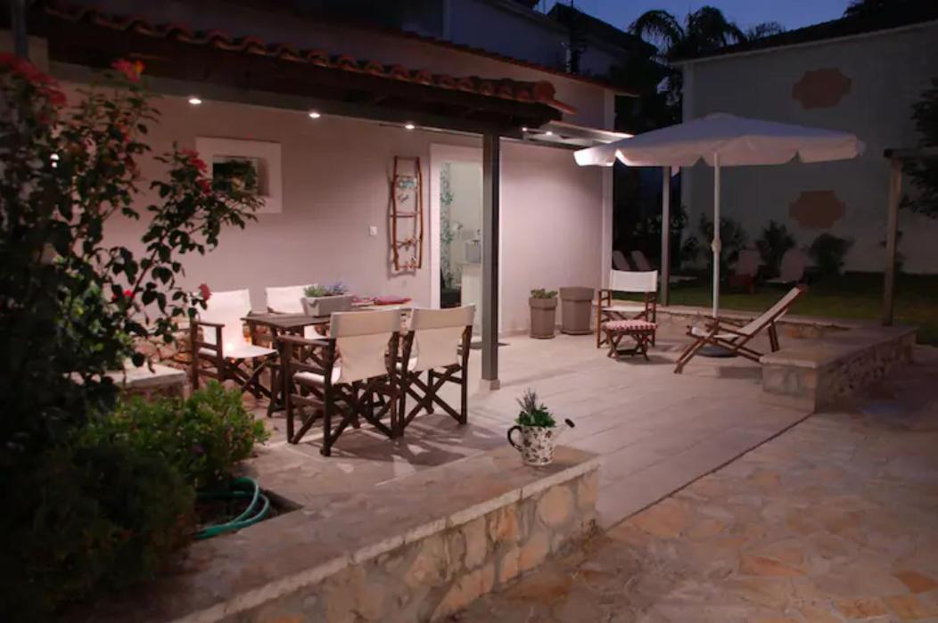 Domenica Apts I Laganas Bilik gambar